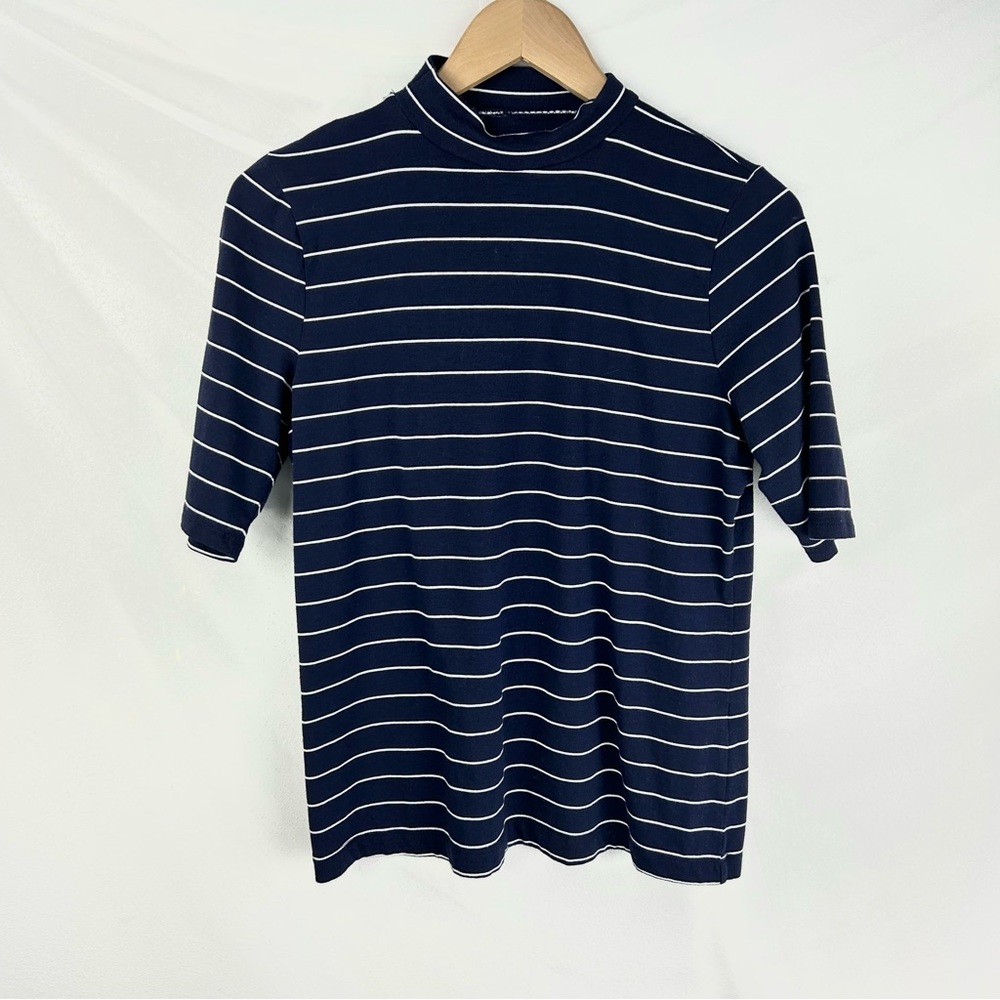 Banana Republic Timeless Intemporel Blue & White Striped Half Sleeve Top Medium